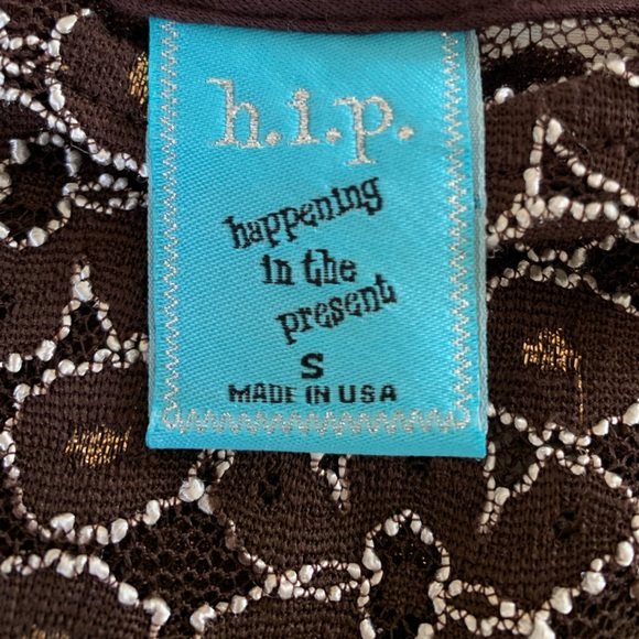 Brown Flower Mesh Scoop Neck Fitted Top - Picture 2 of 7